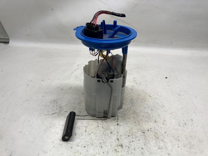 Gebruikte Tank element Pomp Skoda Fabia III (NJ3) 1.2 TSI 16V Prijs € 63,00 Margeregeling aangeboden door Reclycar De Boer BV