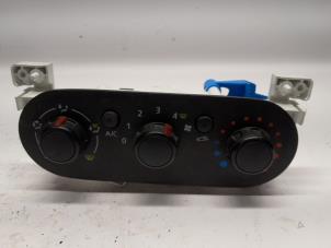 Gebruikte Chaufage Bedieningspaneel Renault Trafic (1FL/2FL/3FL/4FL) 1.6 dCi 95 Prijs € 42,00 Margeregeling aangeboden door Reclycar De Boer BV