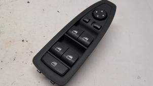 Gebruikte Ruit schakelaar elektrisch BMW 1 serie (F20) 120i 1.6 16V Prijs € 36,75 Margeregeling aangeboden door Reclycar De Boer BV