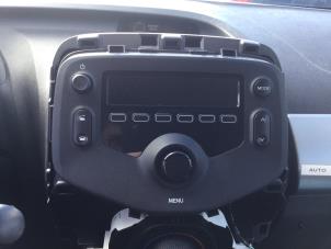 Gebruikte Radio CD Speler Peugeot 108 1.0 12V Prijs € 78,75 Margeregeling aangeboden door Reclycar De Boer BV