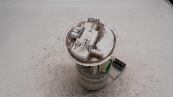 Gebruikte Tank element Pomp Dacia Duster (SR) 1.6 16V Prijs € 52,50 Margeregeling aangeboden door Reclycar De Boer BV