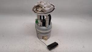 Gebruikte Tank element Pomp Renault Twingo II (CN) 1.2 16V Prijs € 42,00 Margeregeling aangeboden door Reclycar De Boer BV