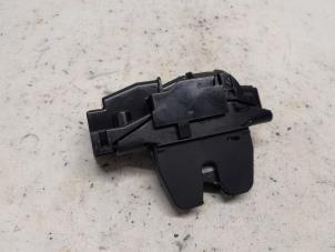 Gebruikte Kofferdeksel Slotmechaniek Peugeot RCZ (4J) 1.6 16V THP Prijs € 36,75 Margeregeling aangeboden door Reclycar De Boer BV