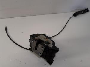 Gebruikte Slotmechaniek Portier 4Deurs links-achter Renault Grand Scénic III (JZ) 1.4 16V TCe 130 Prijs € 31,50 Margeregeling aangeboden door Reclycar De Boer BV