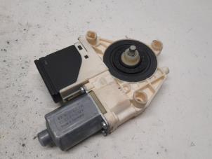 Gebruikte Raammotor Portier Renault Megane III Berline (BZ) 1.5 dCi 110 Prijs € 42,00 Margeregeling aangeboden door Reclycar De Boer BV