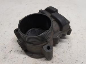 Gebruikte Gasklephuis Peugeot 207 SW (WE/WU) 1.6 16V Prijs € 26,25 Margeregeling aangeboden door Reclycar De Boer BV