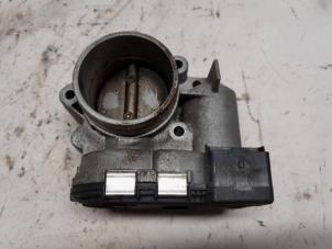 Gebruikte Gasklephuis Peugeot 206 CC (2D) 1.6 16V Prijs € 15,75 Margeregeling aangeboden door Reclycar De Boer BV