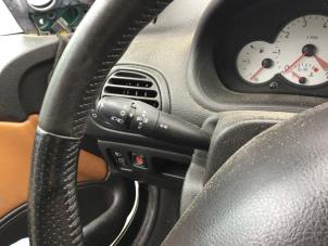Gebruikte Combischakelaar Stuurkolom Peugeot 206 CC (2D) 1.6 16V Prijs € 105,00 Margeregeling aangeboden door Reclycar De Boer BV