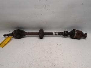 Gebruikte Aandrijfas rechts-voor Renault Twingo II (CN) 1.2 16V Prijs € 42,00 Margeregeling aangeboden door Reclycar De Boer BV