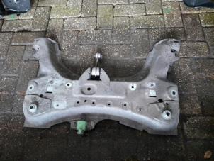 Gebruikte Subframe Renault Clio IV (5R) 0.9 Energy TCE 90 12V Prijs € 52,50 Margeregeling aangeboden door Reclycar De Boer BV