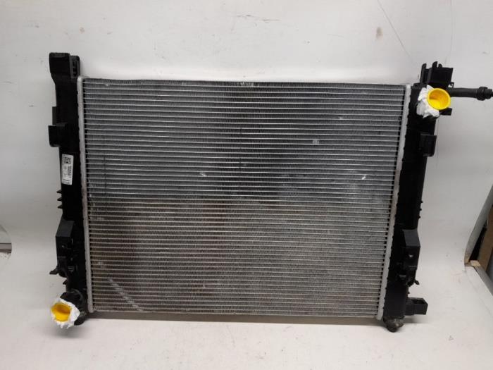 Gebruikte Radiateur Dacia Duster (SR) 1.0 TCE 100 Bi-Fuel, Eco-G 12V Prijs € 131,25 Margeregeling aangeboden door Reclycar De Boer BV