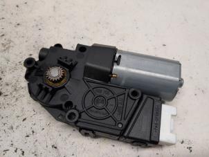 Gebruikte Schuifdak Motor Mercedes C (W204) 1.8 C-180 CGI 16V Prijs € 78,75 Margeregeling aangeboden door Reclycar De Boer BV