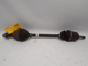 Gebruikte Aandrijfas links-voor Opel Corsa D 1.2 16V Prijs € 36,75 Margeregeling aangeboden door Reclycar De Boer BV