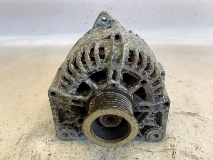 Gebruikte Dynamo Renault Megane II (BM/CM) 2.0 16V Prijs € 36,75 Margeregeling aangeboden door Reclycar De Boer BV