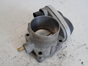 Gebruikte Gasklephuis Renault Scénic II (JM) 2.0 16V Prijs € 36,75 Margeregeling aangeboden door Reclycar De Boer BV