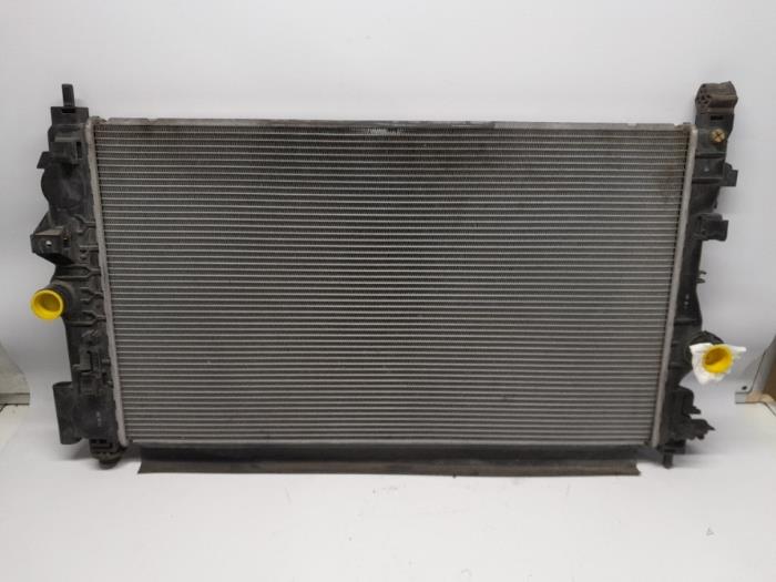 Gebruikte Radiateur Opel Zafira Tourer (P12) 2.0 CDTI 16V 130 Ecotec Prijs € 78,75 Margeregeling aangeboden door Reclycar De Boer BV
