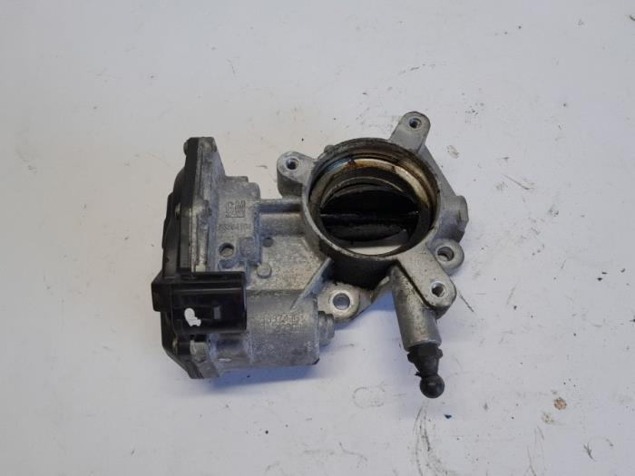 Gebruikte Gasklephuis Opel Zafira Tourer (P12) 2.0 CDTI 16V 130 Ecotec Prijs € 36,75 Margeregeling aangeboden door Reclycar De Boer BV