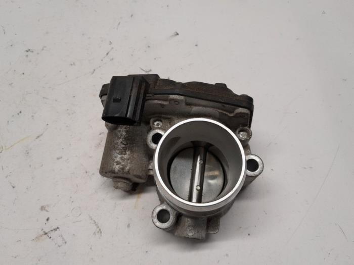 Gebruikte Gasklephuis Ford Fiesta 6 (JA8) 1.0 Ti-VCT 12V 65 Prijs € 52,50 Margeregeling aangeboden door Reclycar De Boer BV