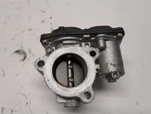 Gasklephuis van een Ford Fiesta 6 (JA8) 1.0 Ti-VCT 12V 65 2015