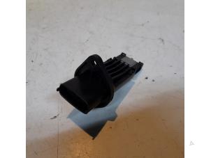 Gebruikte Luchthoeveelheidsmeter Opel Astra Prijs € 31,76 Inclusief btw aangeboden door Reclycar De Boer BV