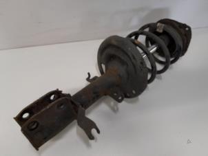 Gebruikte Schokdemper rechts-voor Renault Grand Scénic III (JZ) 1.4 16V TCe 130 Prijs € 42,00 Margeregeling aangeboden door Reclycar De Boer BV