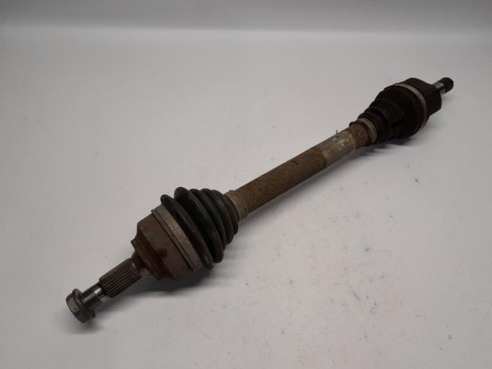 Gebruikte Aandrijfas links-voor Citroen C5 III Tourer (RW) 1.6 HDiF 16V 110 Prijs € 48,30 Margeregeling aangeboden door Reclycar De Boer BV
