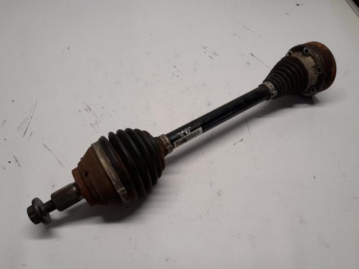Gebruikte Aandrijfas links-voor Volkswagen Golf Sportsvan (AUVS) 1.6 TDI BMT 16V Prijs € 26,25 Margeregeling aangeboden door Reclycar De Boer BV