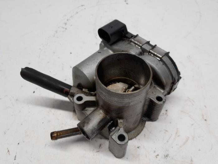 Gebruikte Gasklephuis Volkswagen Polo III (6N2) 1.4 Prijs € 36,75 Margeregeling aangeboden door Reclycar De Boer BV