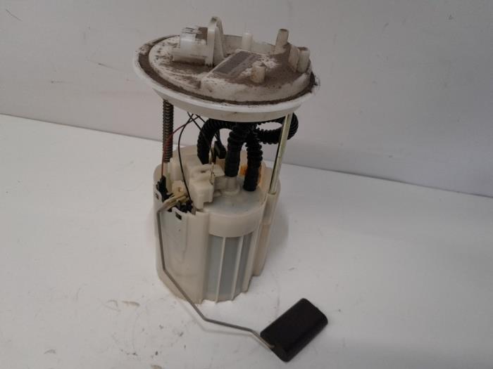 Gebruikte Tank element Pomp Opel Corsa D 1.2 16V Prijs € 27,30 Margeregeling aangeboden door Reclycar De Boer BV