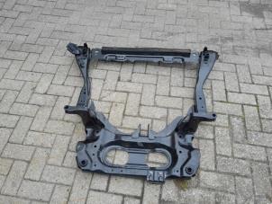 Gebruikte Subframe Renault Austral 1.2 E-Tech Hybrid 200 Prijs € 420,00 Margeregeling aangeboden door Reclycar De Boer BV