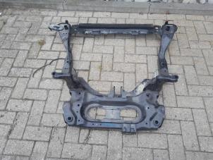 Gebruikte Subframe Renault Austral 1.2 E-Tech Hybrid 200 Prijs € 420,00 Margeregeling aangeboden door Reclycar De Boer BV