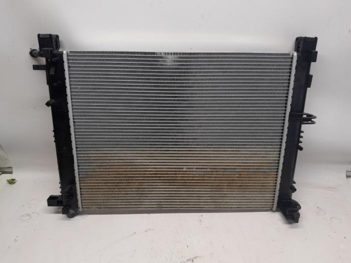 Gebruikte Radiateur Dacia Duster (SR) 1.0 TCE 100 Bi-Fuel, Eco-G 12V Prijs € 131,25 Margeregeling aangeboden door Reclycar De Boer BV