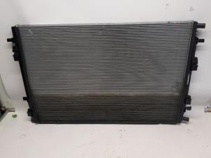 Gebruikte Radiateur Renault Austral 1.2 E-Tech Hybrid 200 Prijs € 315,00 Margeregeling aangeboden door Reclycar De Boer BV