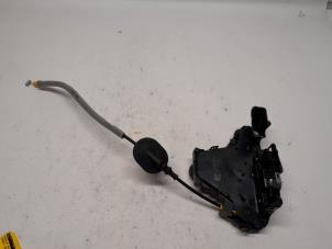 Gebruikte Deurslot Mechaniek 4Deurs links-voor Renault Austral 1.2 E-Tech Hybrid 200 Prijs € 131,25 Margeregeling aangeboden door Reclycar De Boer BV