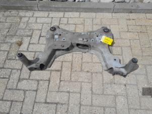 Gebruikte Subframe Renault Grand Scénic III (JZ) 1.6 dCi Prijs € 52,50 Margeregeling aangeboden door Reclycar De Boer BV