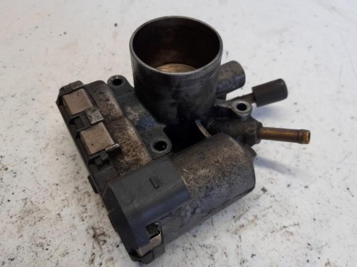 Gebruikte Gasklephuis Volkswagen Polo III (6N2) 1.0 Prijs € 42,00 Margeregeling aangeboden door Reclycar De Boer BV