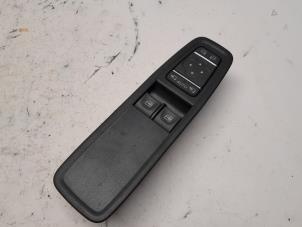 Gebruikte Ruit schakelaar elektrisch Nissan Townstar 45 kWh Prijs € 52,50 Margeregeling aangeboden door Reclycar De Boer BV