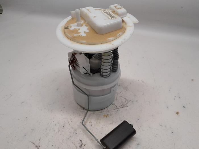 Gebruikte Tank element Pomp Dacia Duster (SR) 1.0 TCE 100 Bi-Fuel, Eco-G 12V Prijs € 105,00 Margeregeling aangeboden door Reclycar De Boer BV