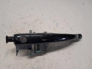 Gebruikte Portiergreep 2Deurs links Peugeot RCZ (4J) 2.0 HDi 16V FAP Prijs € 15,75 Margeregeling aangeboden door Reclycar De Boer BV