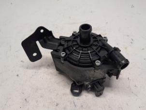 Gebruikte Waterpomp Renault Austral 1.2 E-Tech Hybrid 200 Prijs € 262,50 Margeregeling aangeboden door Reclycar De Boer BV