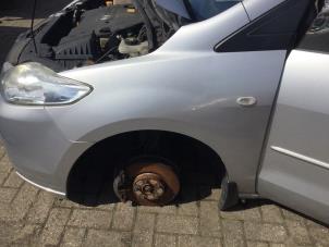 Gebruikte Scherm links-voor Mazda 5 (CR19) 2.0 CiDT 16V Normal Power Prijs € 78,75 Margeregeling aangeboden door Reclycar De Boer BV