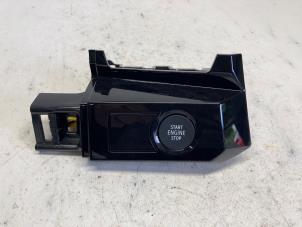 Gebruikte Start/Stop schakelaar Renault Austral 1.2 E-Tech Hybrid 200 Prijs € 31,50 Margeregeling aangeboden door Reclycar De Boer BV