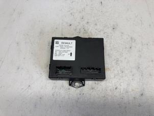Gebruikte Module achterklep motor Renault Austral 1.2 E-Tech Hybrid 200 Prijs € 210,00 Margeregeling aangeboden door Reclycar De Boer BV