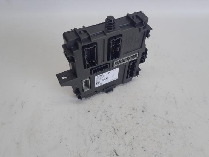 Gebruikte Bodycontrol Module Renault Austral 1.2 E-Tech Hybrid 200 Prijs € 441,00 Margeregeling aangeboden door Reclycar De Boer BV