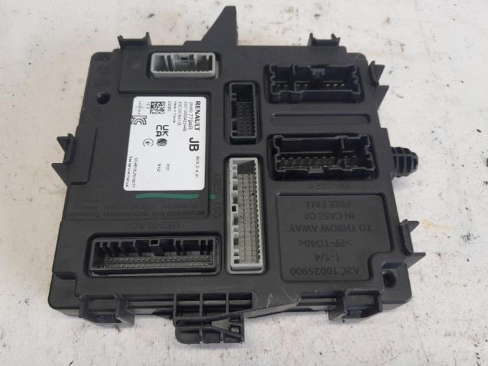 Gebruikte Bodycontrol Module Renault Austral 1.2 E-Tech Hybrid 200 Prijs € 420,00 Margeregeling aangeboden door Reclycar De Boer BV