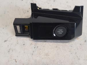 Gebruikte Start/Stop schakelaar Renault Austral 1.2 E-Tech Hybrid 200 Prijs € 31,50 Margeregeling aangeboden door Reclycar De Boer BV