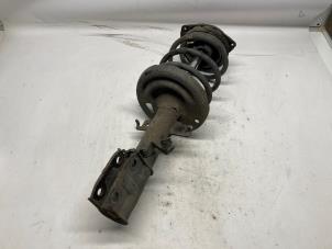 Gebruikte Schokdemper links-voor Renault Grand Scénic III (JZ) 1.6 dCi Prijs € 42,00 Margeregeling aangeboden door Reclycar De Boer BV