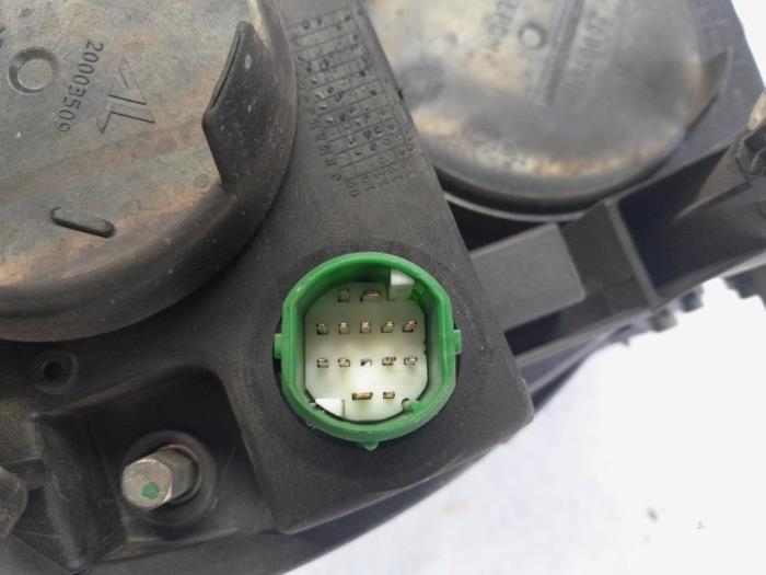 Koplamp links van een Alfa Romeo Giulietta (940) 1.4 TB 16V MultiAir 2016