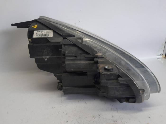 Koplamp links van een Alfa Romeo Giulietta (940) 1.4 TB 16V MultiAir 2016