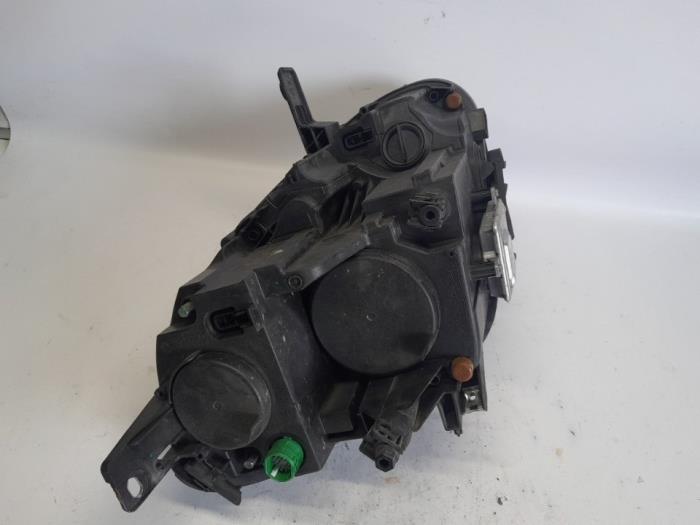 Koplamp links van een Alfa Romeo Giulietta (940) 1.4 TB 16V MultiAir 2016